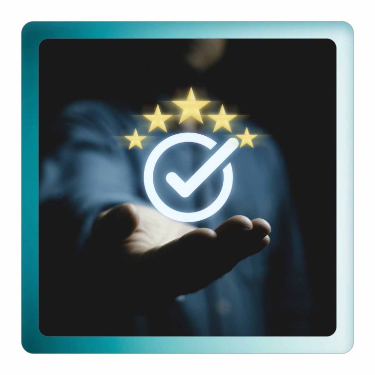 Hand mit einem Häkchen und fünf Sternen, die Qualität oder Zufriedenheit symbolisieren.